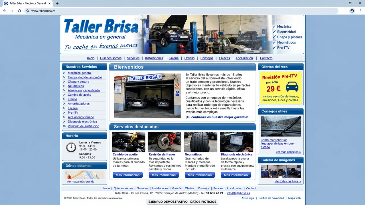 Generated demonstration: Example garage website with an old design and cluttered navigation, with Spanish text